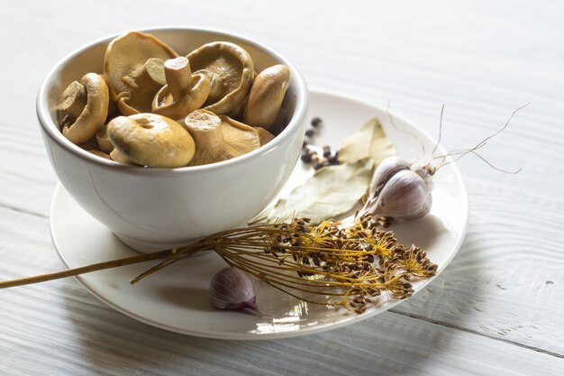 Как солить грузди